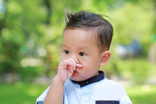 Không tự ý cho trẻ dưới 6 tuổi dùng thuốc chống sung huyết, ngạt mũi.