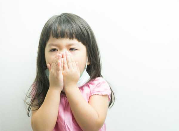 Bố mẹ có thể dùng thuốc kháng Histamin trong trường hợp bé ho sổ mũi.