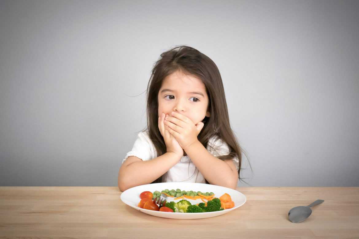 Uống siro ho trước giờ ăn có thể gây ra cảm giác “ngang dạ”, khiến bạn ăn cơm không ngon miệng.
