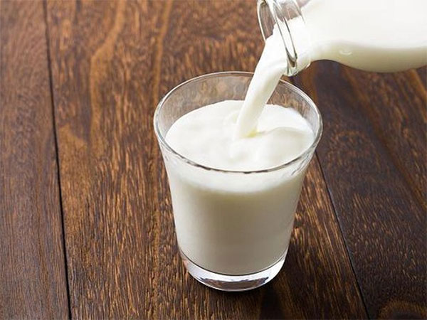 Sữa là nguồn dinh dưỡng quý giá cho sự phát triển của trẻ nhỏ.